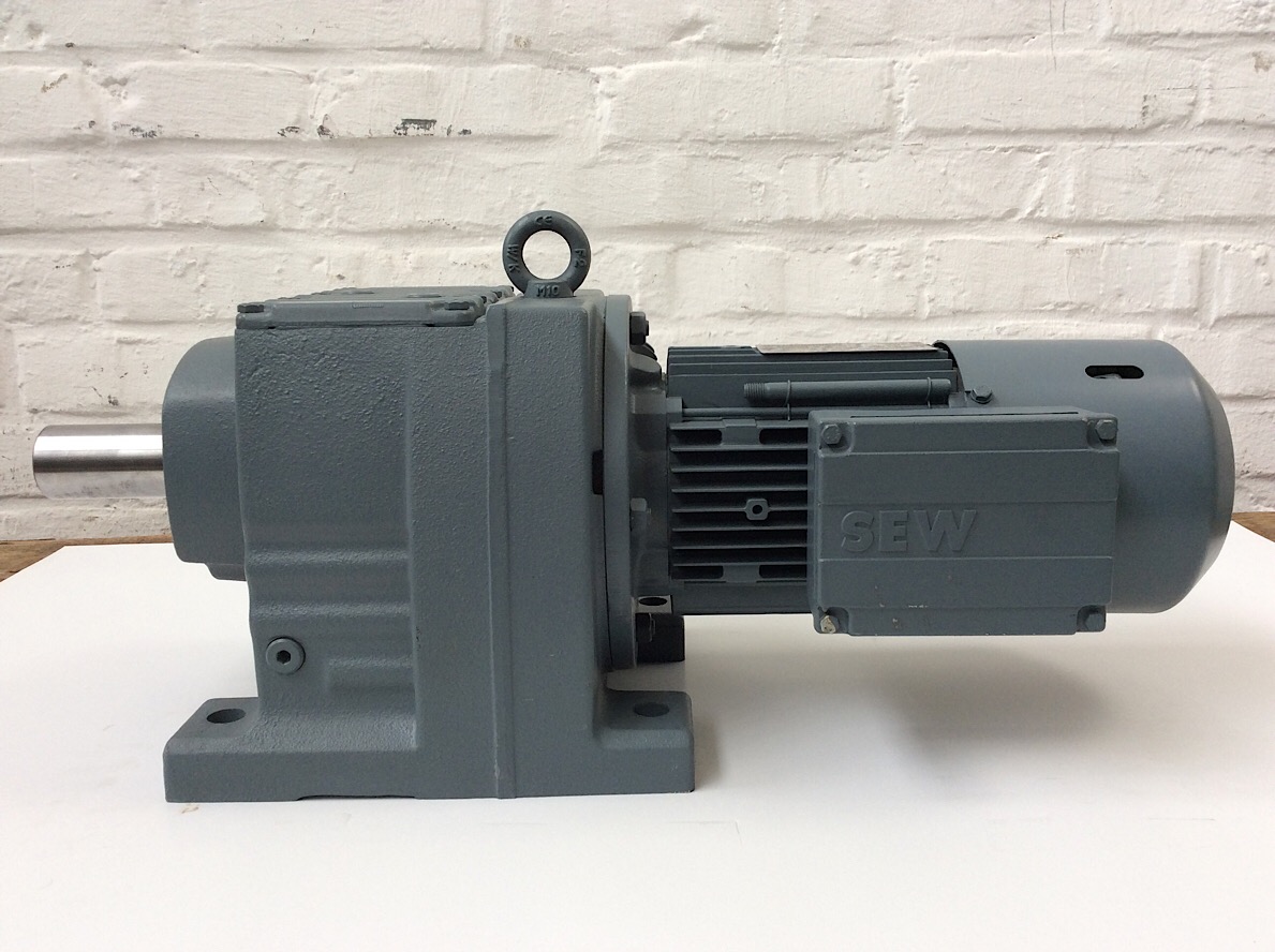 SEW EURODRIVE 3~Getriebemotor Typ: R77 DT80N4/BMG/HR, 230/400V, 0.75kW,