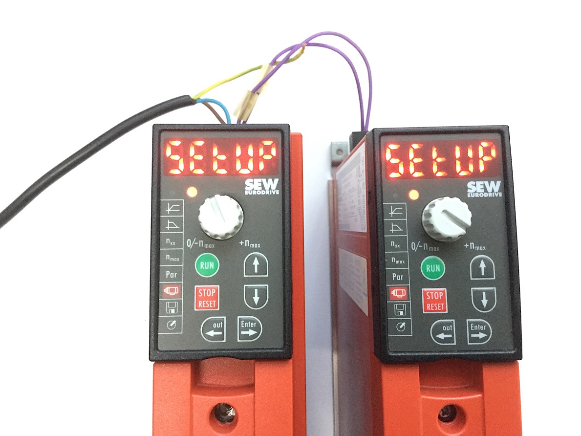 2x Sew-Eurodrive MC07B0004-2B1-4-00/FSC11B Frequenzumrichter Output:2,5A
