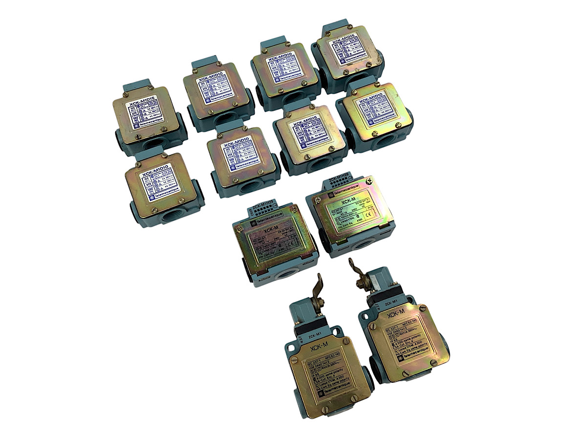 12er Set Telemecanique 8x XCK-M1D10, 2x XCK-M IEC337-1, 2x XCK-M IEC947.5.1